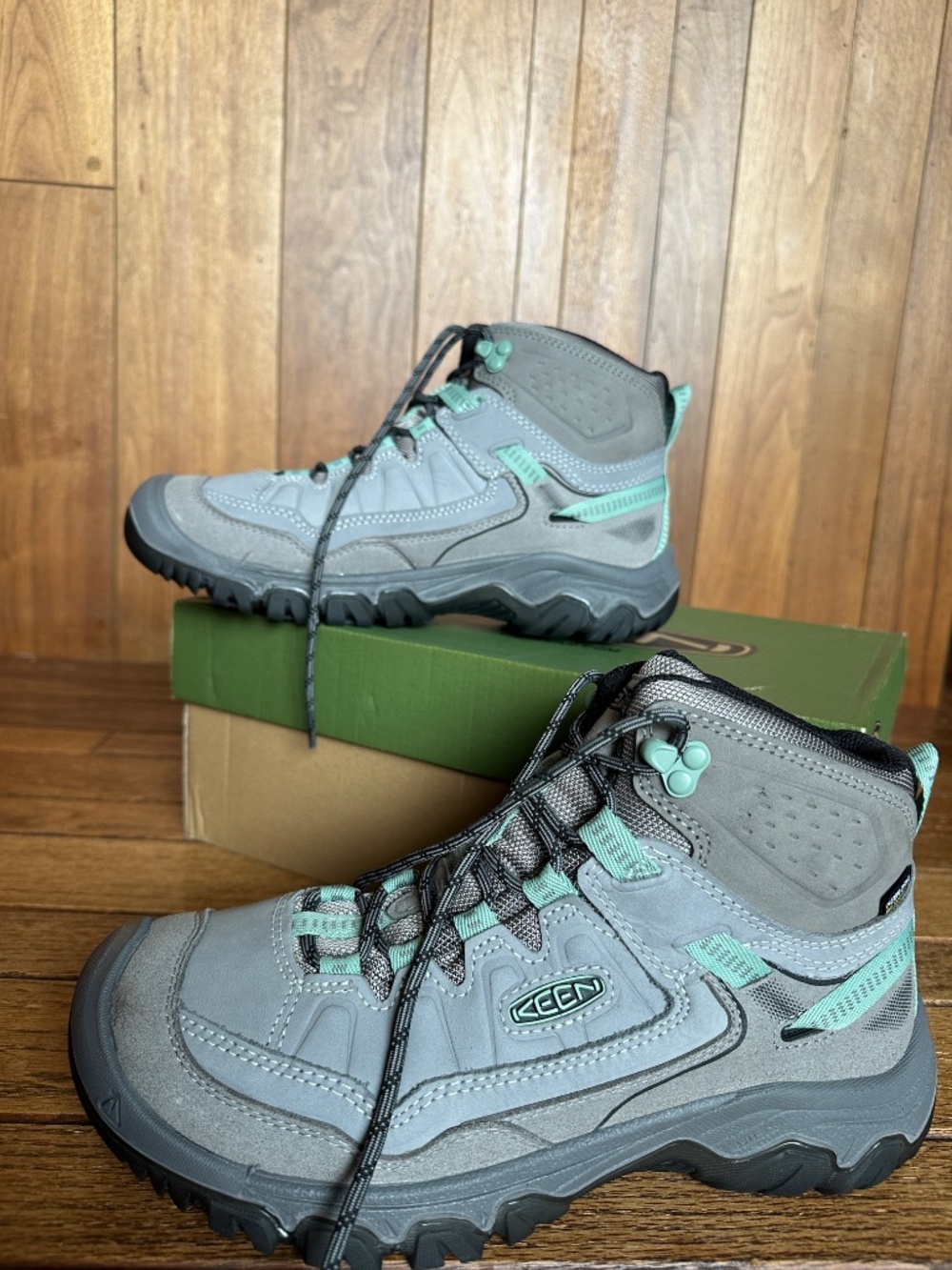 NWTIB KEEN Women's 10 Targhee IV Mid Waterproof Hiking Boots / Alloy and Granite